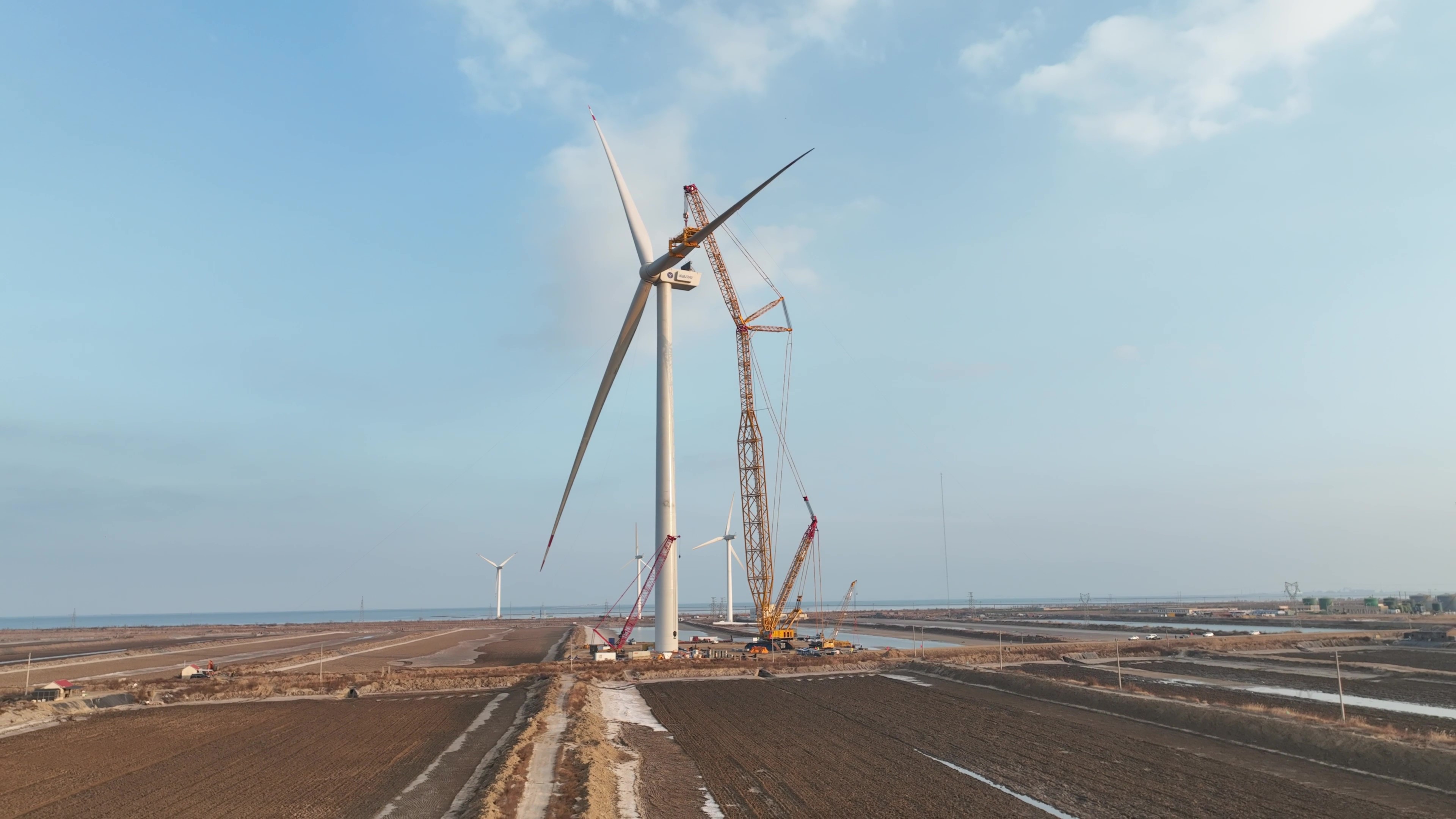 经年打磨今朝亮剑！Z6尊龙股份深远海16MW&ldquo;海鹰&rdquo;平台吊装成功